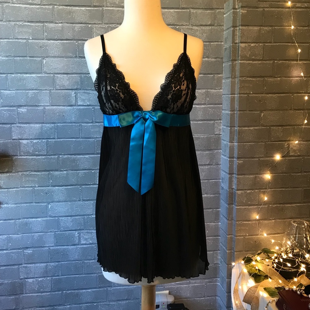Victoria’s Secret Black babydoll slip size medium